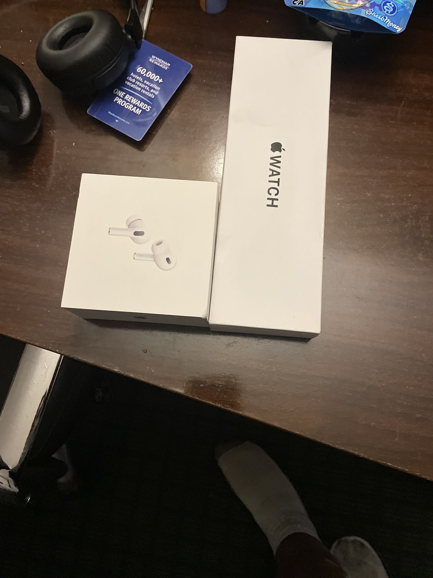 Apple Watch Se 2nd Gen And Air Pods Pro 2nd Gen
