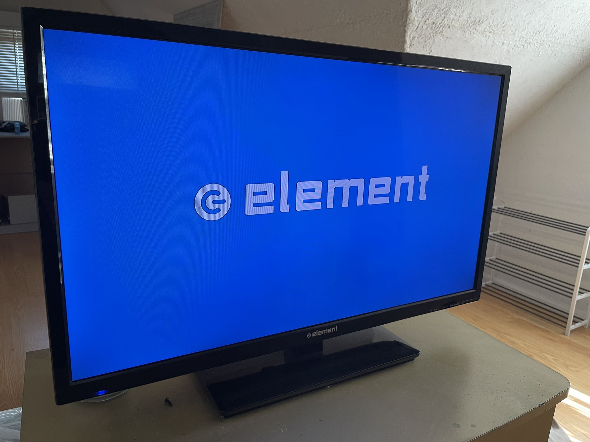32” Element Tv