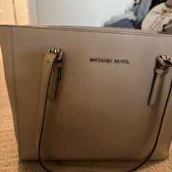 Michael Kors Purse Like New