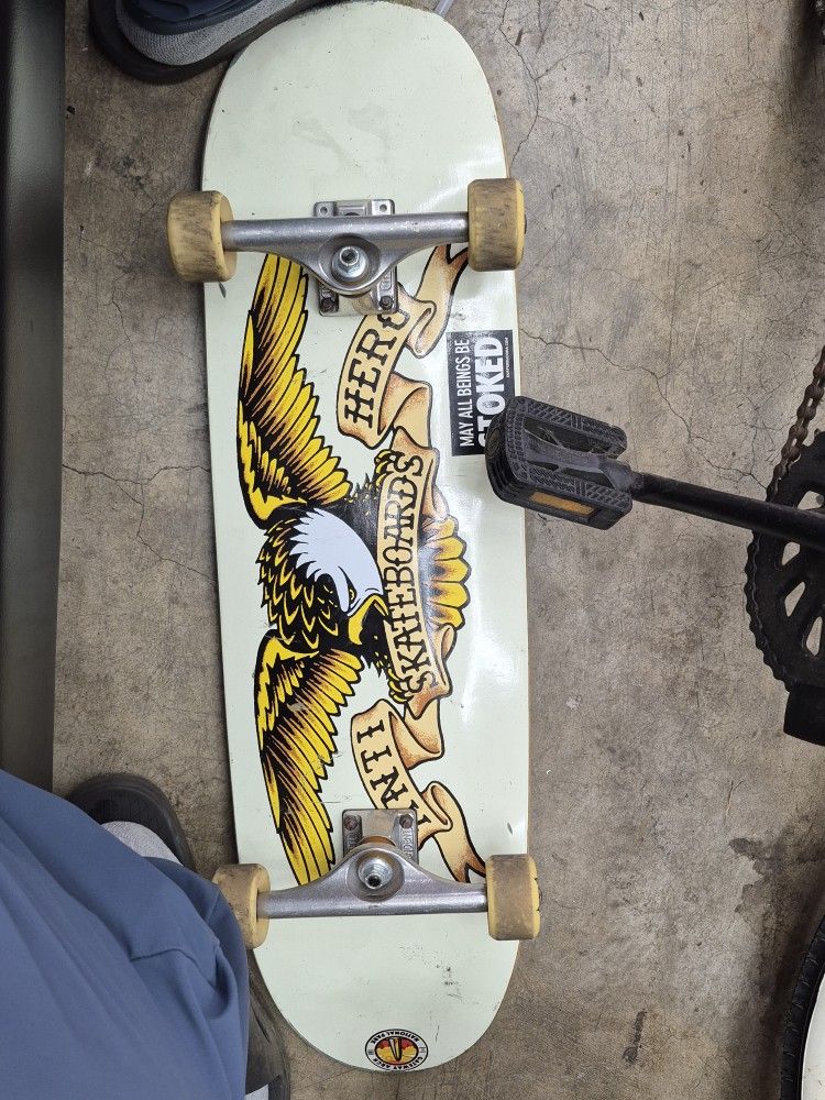 Anti Hero Skateboard