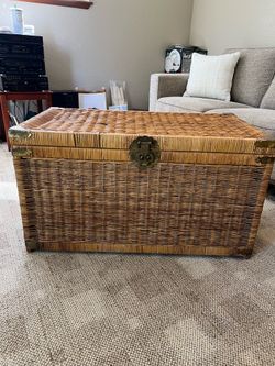 Wicker chest