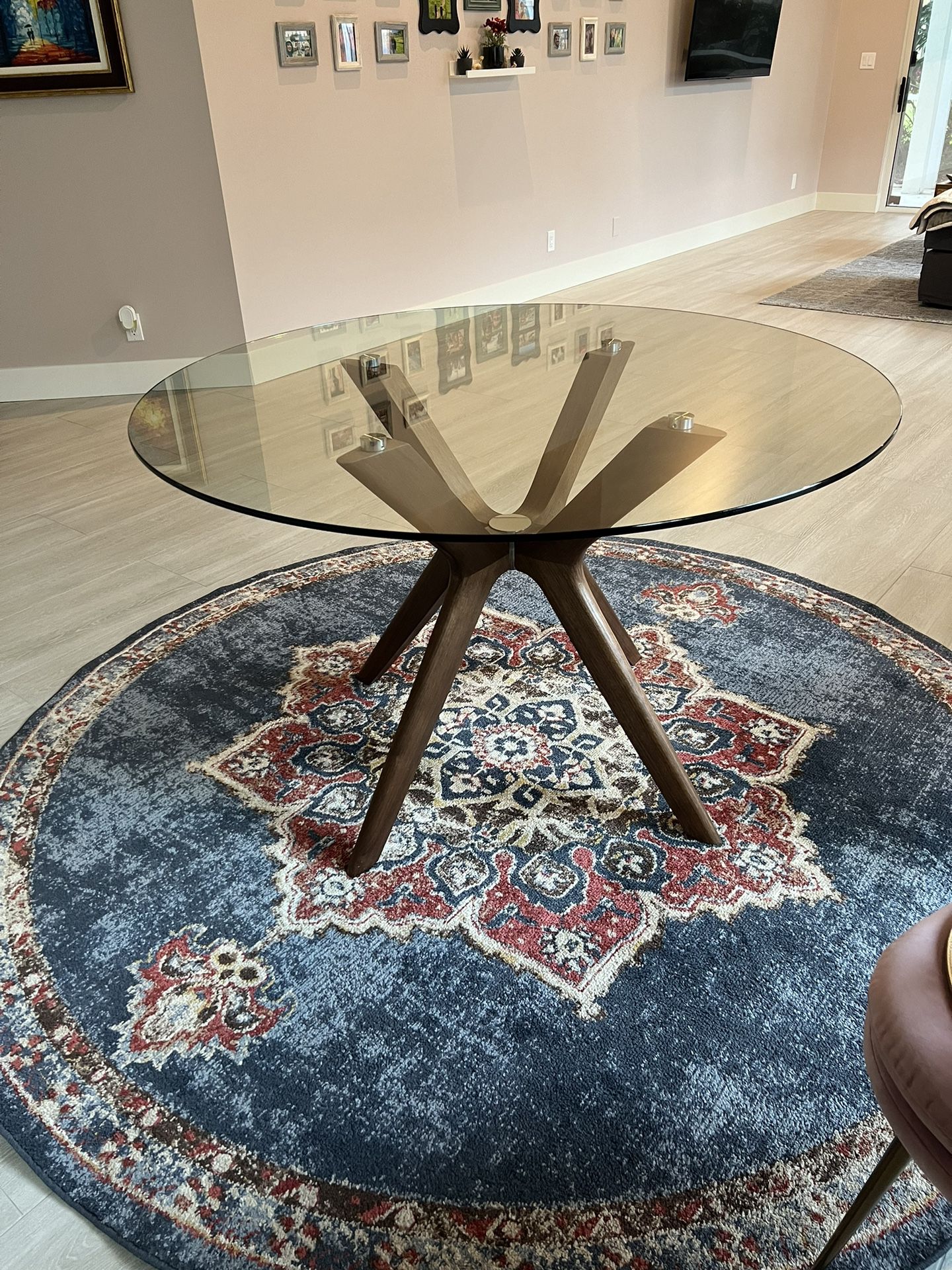 Glass Dining Table w/rug