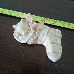 Lenox "Christmas Dreams" cat figurine. 