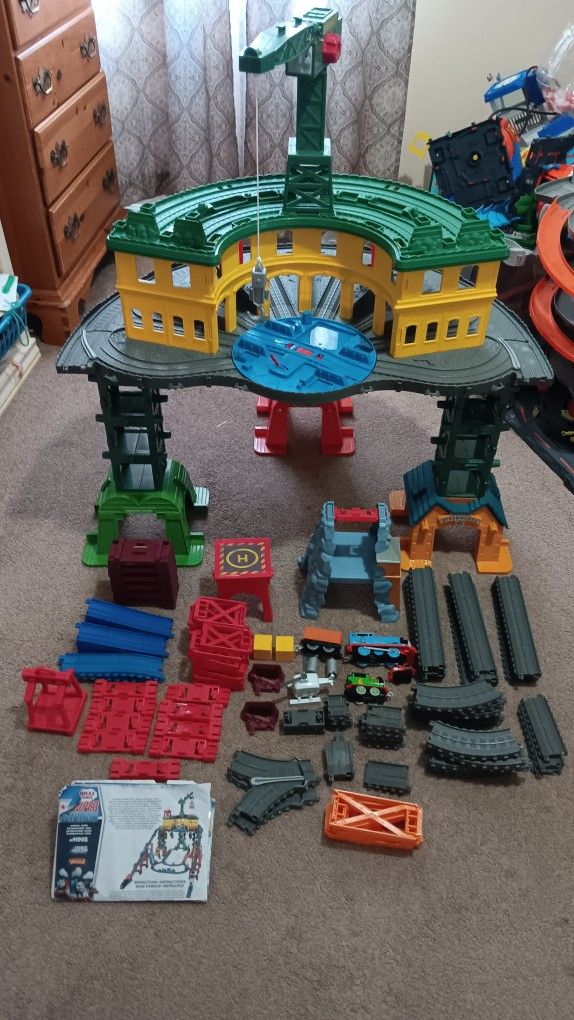 Fisher-Price Thomas & Friends Super Station Train Set