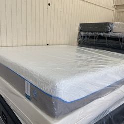 King Mattress Tempurpedic Supreme Breeze And Box Springs 