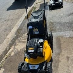 DEWALT 3-in-1 Gas Self-Propelled RWD Mower 21" 163cc Briggs + Stratton Engine