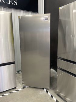 Frigidaire 13 cu Upright Freezer