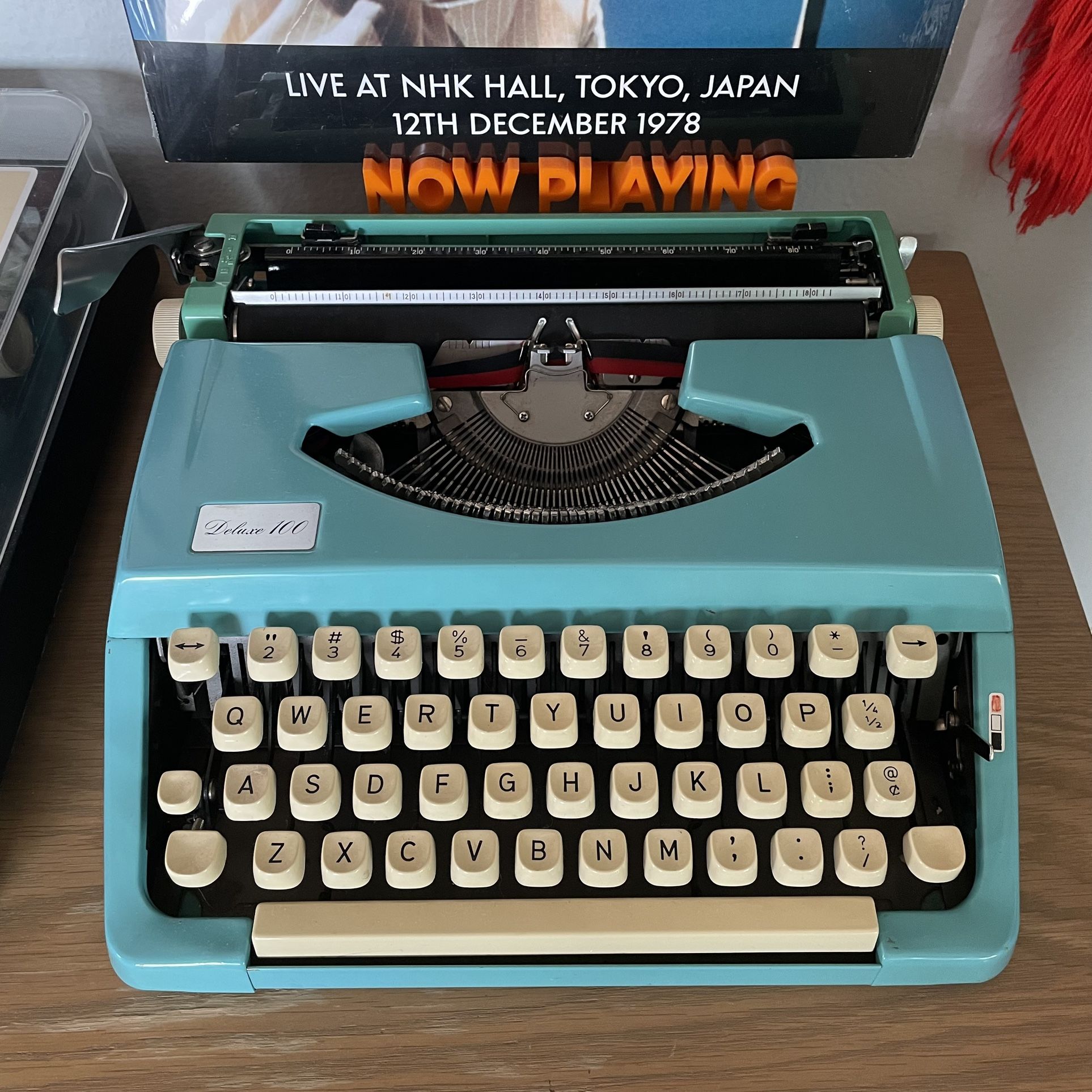 Vintage Deluxe 100 Typewriter