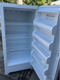 EXTRA CLEAN 59 LENGTH 28 1/2 WIDTH 28 1/2 DEPTH UPRIGHT FREEZER