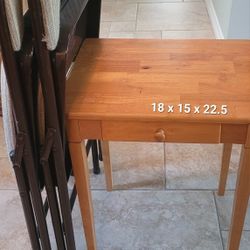 Folding chairs/ end table