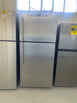 New Maytag 30” 19.3 Cu Ft Capacity Top Freezer Refrigerator
