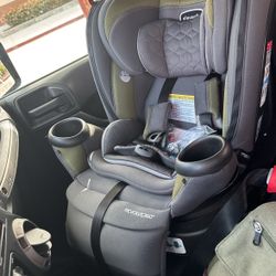 Evenflo Revolve360 Car seat 