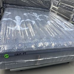 KING SIZE STEARNS & FOSTER LUX ESTATE PILLOW TOP MATTRESS & BOX SPRINGS BED SET