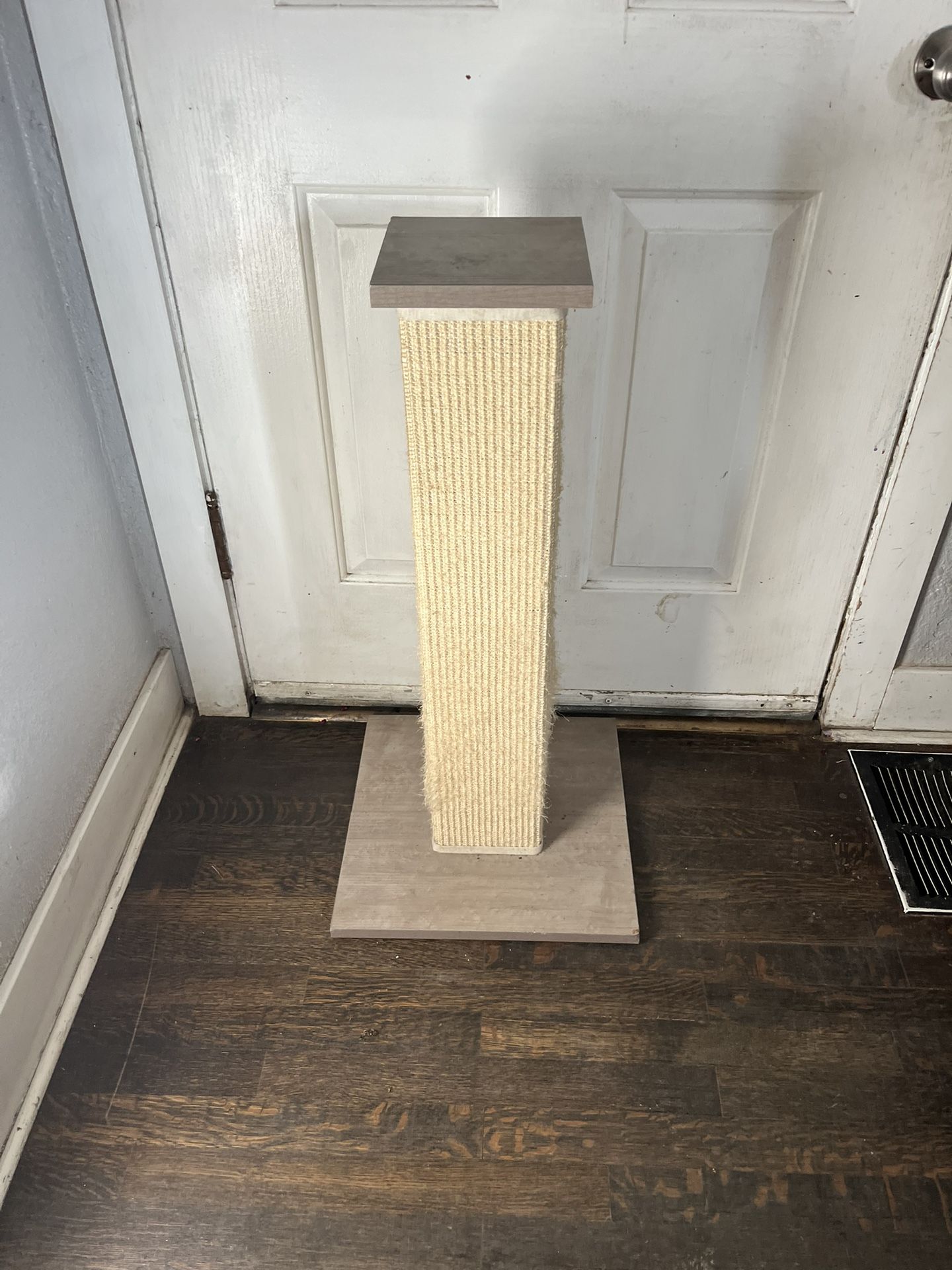 SmartCat Ultimate Scratching Post, 32" H