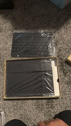 iPad 9.7” keyboard case brand new