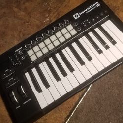 NOVATION LAUNCHKEY 25 MK2 MUSIC KEYBOARD CONTROLLER 