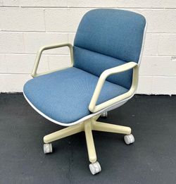 Vintage MCM Modern Steelcase Swivel Rolling Office Chair
