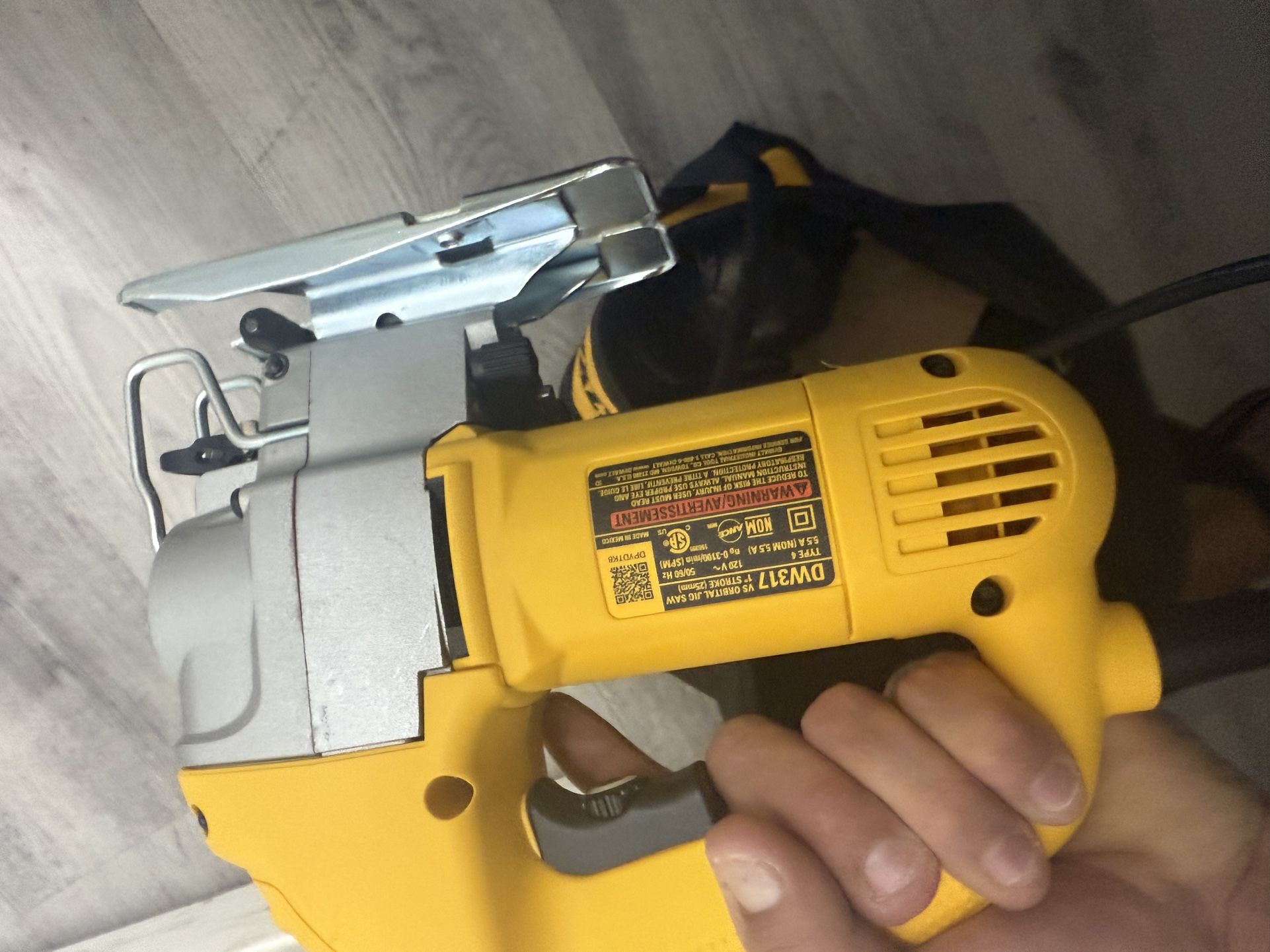 Dewalt saw