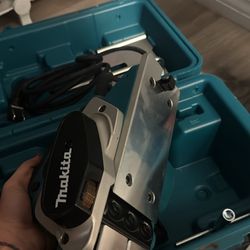 Makita KP0800K 3-1/4” Planer with Tool Case