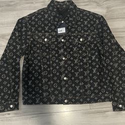  New Black MonogramJacquard Denim LV Jacket Mens size M but fits a large 🔥