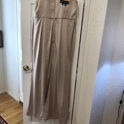 Beautiful Bari Jay Evening Dress , Gold Sequined , The Size Say 20 , But It Fits  More Of Size 16 Size May Be 18, Its Stretch A Little Biti  It is sli