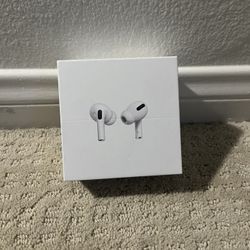 AirPod Pros MagSafe Charging Case