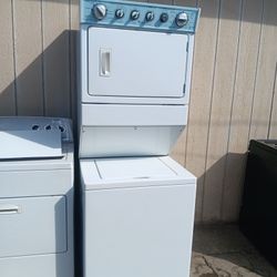 Lavadora y Secadora de gas marca Whirlpool 