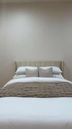 Wayfair Bed set- Full size beige- Like new