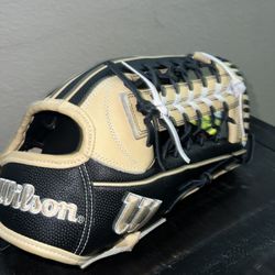 A2000 Wilson Fastpitch Outfielders Glove 12.5 in