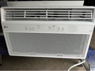 LG Air Conditioner 8000btu With Remote And WiFi. Runs Good And Cold