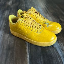 NIKE AIR FORCE 1s 