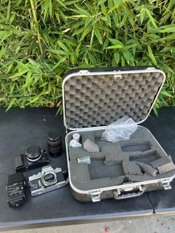 Vintage Camera Equipment Lot Minolta SRT 202 Canon EF 75-300mm Lens Vivitar Flash