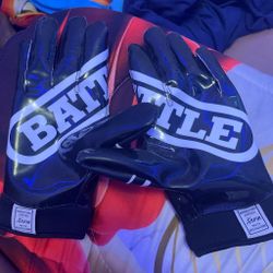 QB/WR duo Deal +cleats +gloves