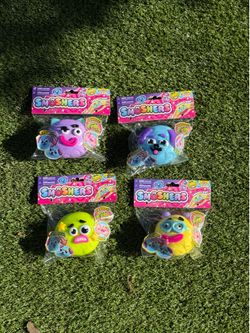Two viral smushers squishies