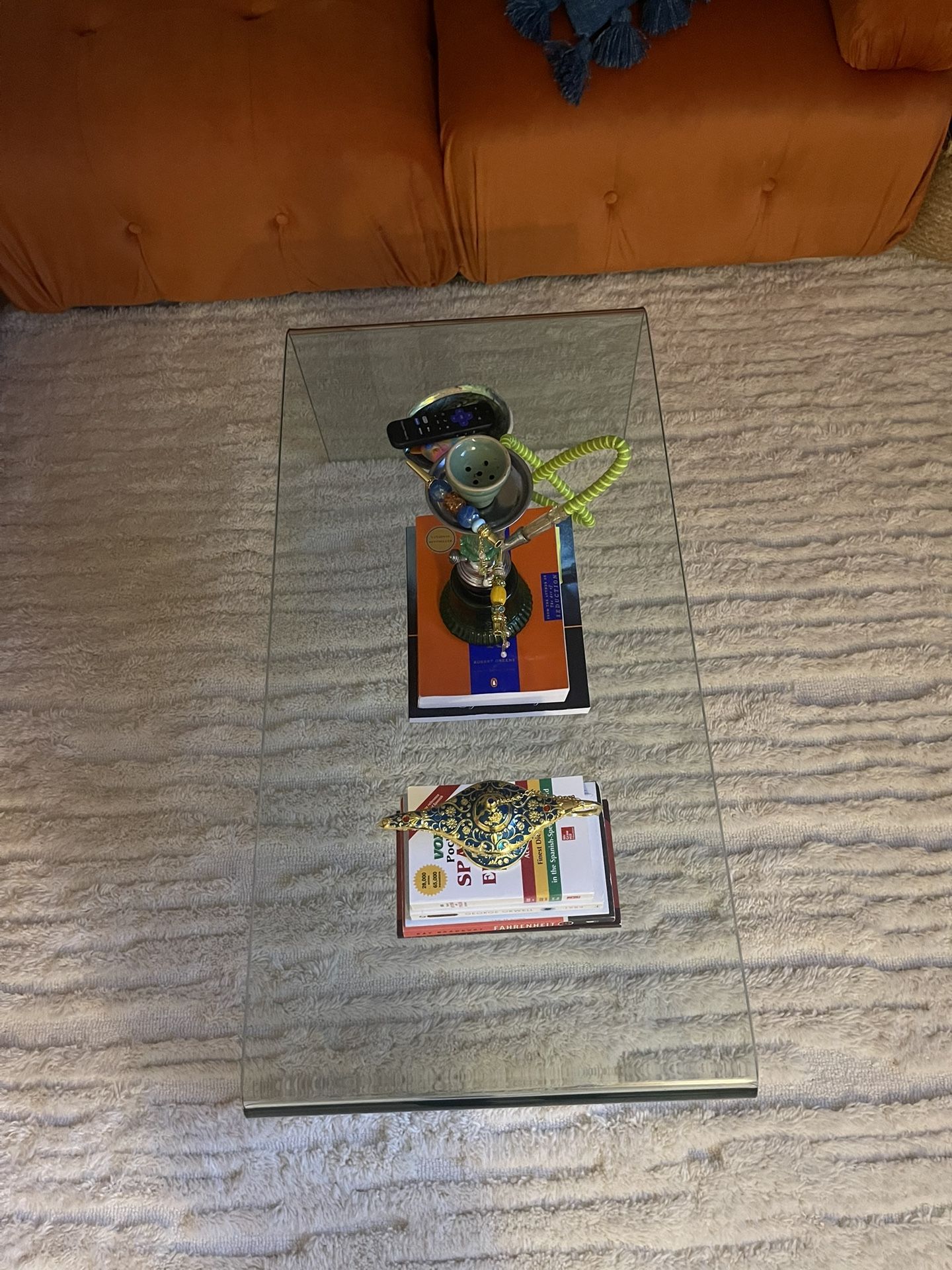 CLEAN GLASS TABLE