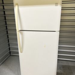Frigidaire Top Freezer Refrigerator 