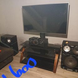 Herramientas Y La Mesa Con El Radio
