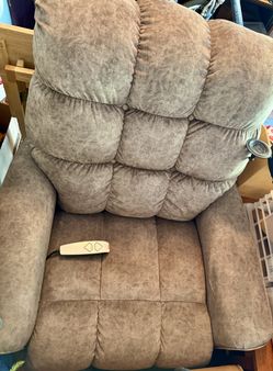 La-Z-Boy Power Lift Recliner w/ Headrest & Lumbar