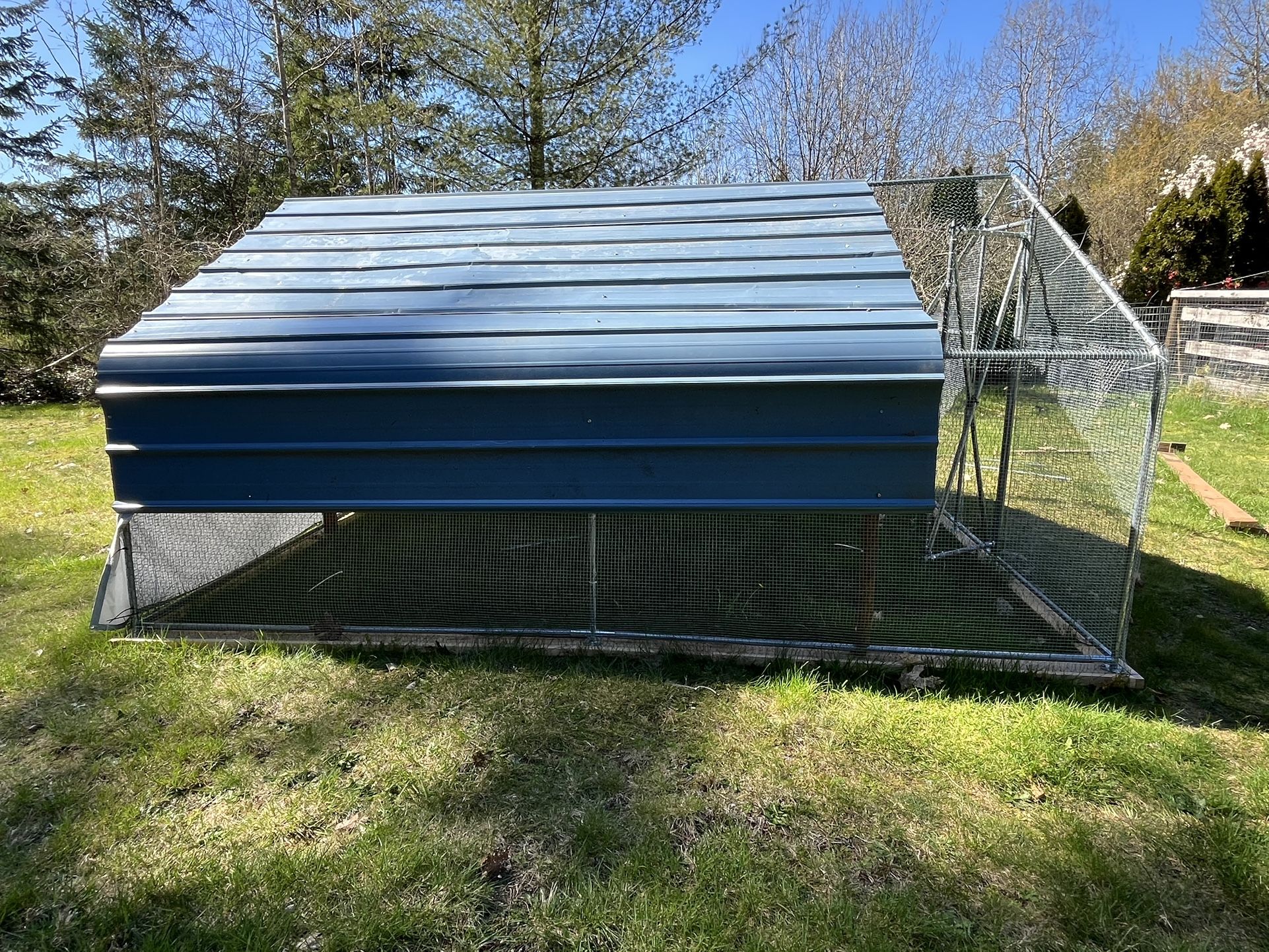 Chicken Coop/Movable/Unfinished/You Take Down