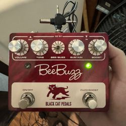 Black Cat Bee Buzz Pedal Cherry Red 