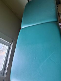 Oakworks Nova Professional Massage Table – Excellent Condition