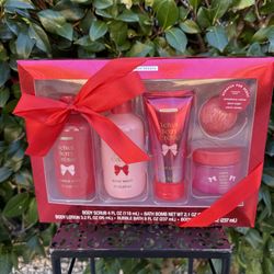 Scented Theory Velvet Berry Creme Gift Set 
