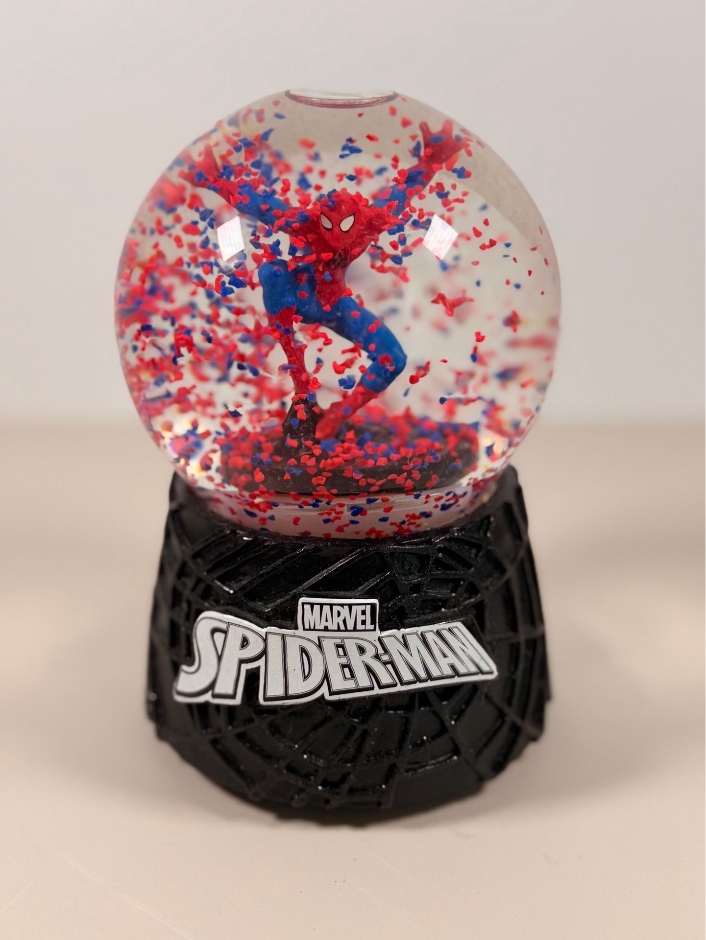 Marvel Spider-man snow globe