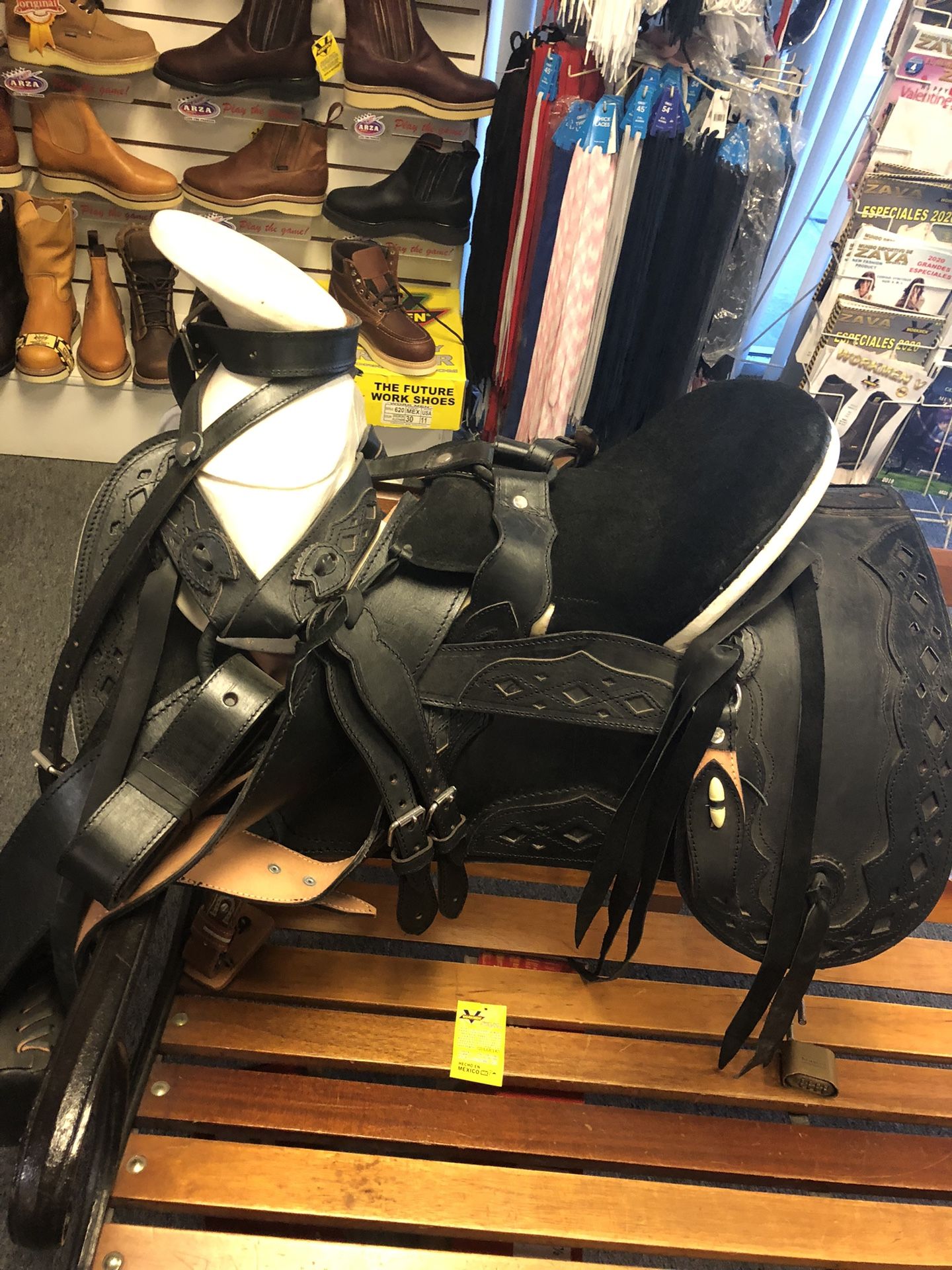 Montura Bordada Mexicana