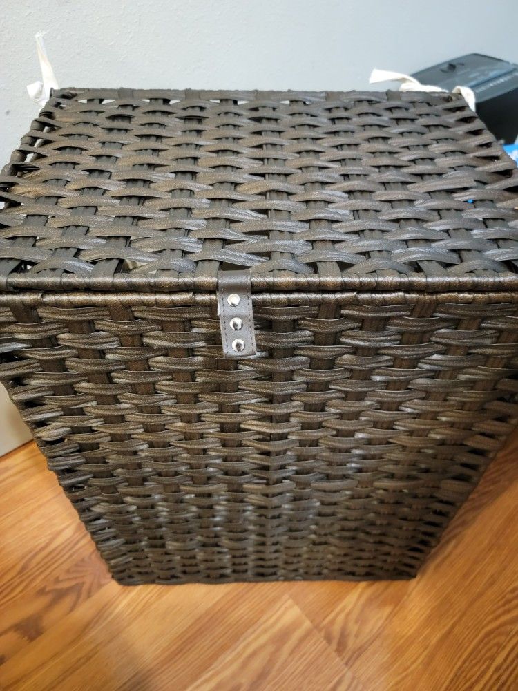 Hamper With 2 Fabric Liner Bags