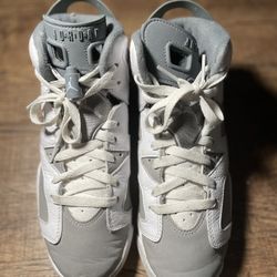 Jordan Retro 6s ( SIZE 5.5 )