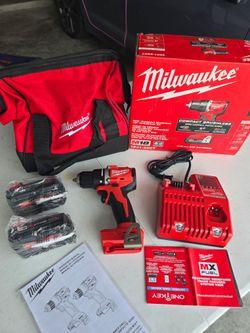 🔥$120 FIRM PRICE🔥 MILWAUKEE M18 18V Lithium-Ion Brushless Cordless 1/2 in. Compact Drill/Driver Kit with Two Batteries, Charger and Case