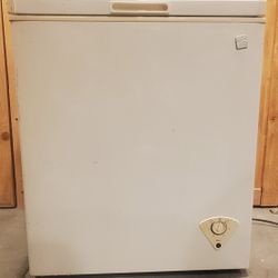 Kenmore 5.1 Cu Ft Chest Freezer – Works Great – Compact Garage Freezer