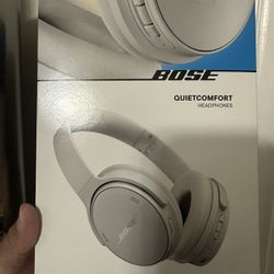 Quiet Comfort Headphones. BRAND NEW