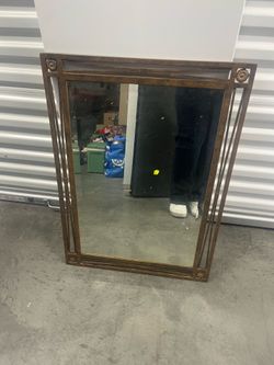 Medium wall mirror